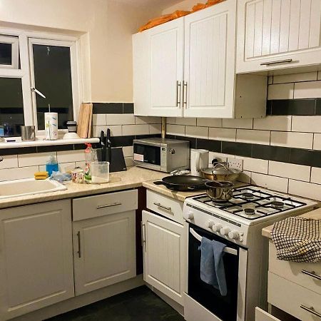 Comfortable Double Bedroom In London Hornchurch Εξωτερικό φωτογραφία