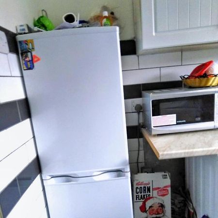 Comfortable Double Bedroom In London Hornchurch Εξωτερικό φωτογραφία