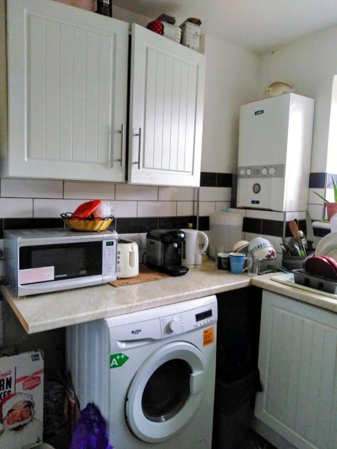 Comfortable Double Bedroom In London Hornchurch Εξωτερικό φωτογραφία