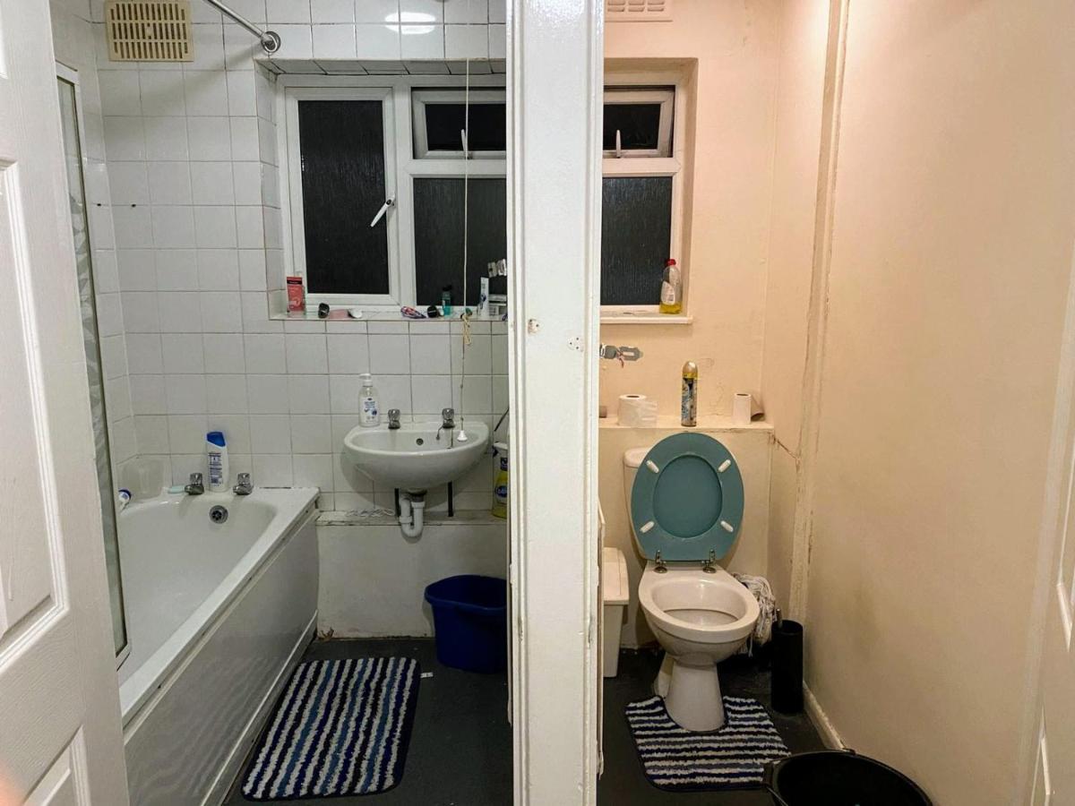 Comfortable Double Bedroom In London Hornchurch Εξωτερικό φωτογραφία